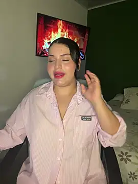 pareja curiosa19 online show from May 27, 2026, 1:24 am
