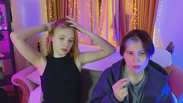 Snapshot of Tara_Lawson chatting on December 14, 2025, 7:36 am Tara Lawson online show from December 14, 2025, 7:36 am