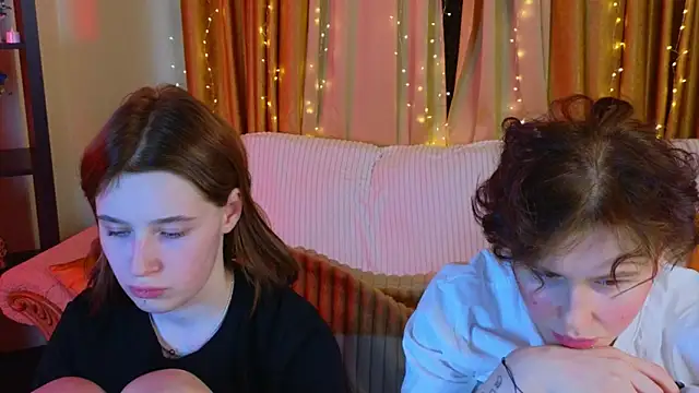 Snapshot of Tara_Lawson chatting on December 22, 2025, 4:48 pm Tara Lawson online show from December 22, 2025, 4:48 pm