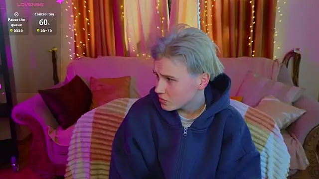 Snapshot of Tara_Lawson chatting on February 5, 2026, 11:15 am Tara Lawson online show from February 5, 2026, 11:15 am