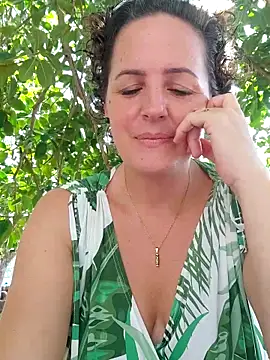 Snapshot of emiliemilf chatting on April 28, 2026, 7:52 pm emiliemilf online show from April 28, 2026, 7:52 pm