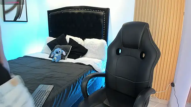 LiamWildx20 online show from July 24, 2026, 4:43 am