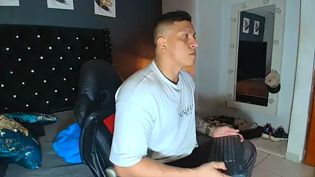 ethan dalton  online show from September 19, 2025, 3:08 am