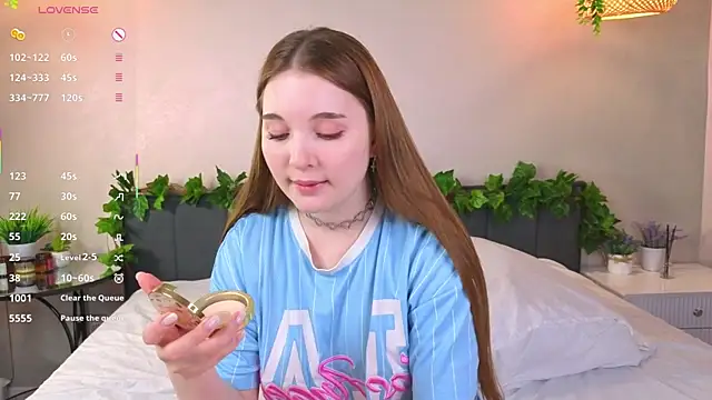 ConstanceHelms online show from November 7, 2025, 5:07 am