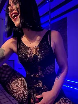 missninasparkle online show from September 15, 2025, 8:20 pm