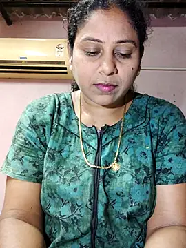 JENNIFERtamil online show from May 25, 2026, 7:47 am