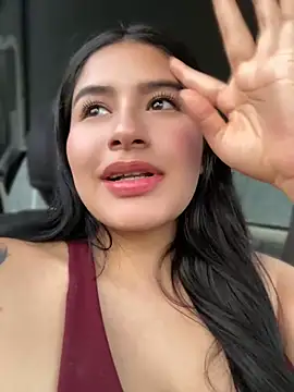 andrea gomes  online show from April 12, 2026, 8:47 pm