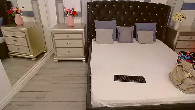 SuzzySun online show from February 11, 2025, 4:02 pm