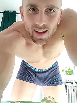 Snapshot of trainwithme chatting on October 15, 2025, 8:25 am trainwithme online show from October 15, 2025, 8:25 am