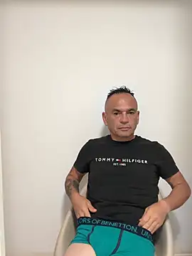 mateocali25 online show from May 19, 2026, 8:26 pm