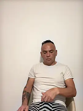 mateocali25 online show from May 23, 2026, 11:58 am