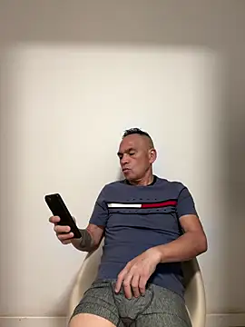 mateocali25 online show from May 26, 2026, 12:12 pm