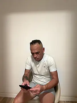 mateocali25 online show from May 27, 2026, 9:23 pm