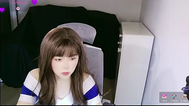 Snapshot of BlushDoll chatting on April 23, 2026, 5:15 pm BlushDoll online show from April 23, 2026, 5:15 pm