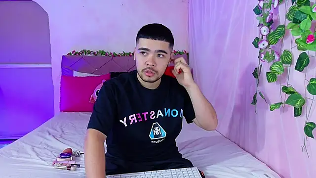  mia and mike  online show from September 17, 2025, 1:02 pm