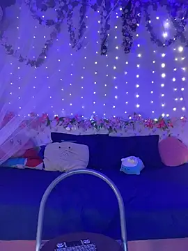 cherryboom23 online show from July 7, 2026, 8:57 pm