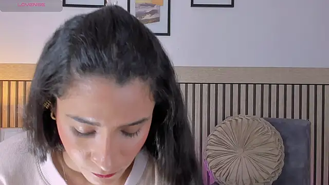 hanna mils online show from September 15, 2025, 3:39 am