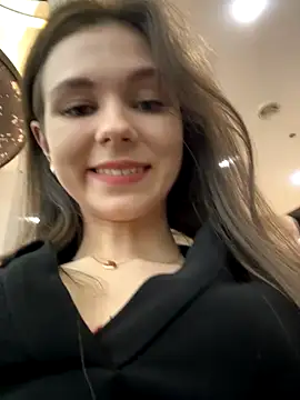 MilaBee online show from November 2, 2025, 9:33 am