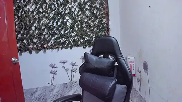 Sarahbrowm  online show from September 13, 2025, 6:29 pm