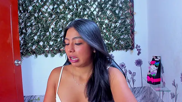 Sarahbrowm  online show from November 10, 2025, 7:57 pm