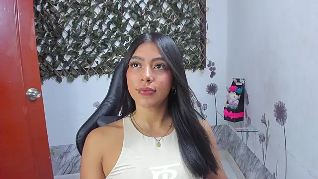 Sarahbrowm  online show from November 13, 2025, 10:30 pm