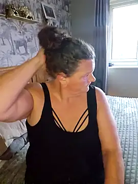 MissQueenBeex online show from September 19, 2025, 5:24 pm