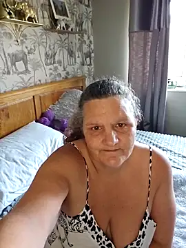 MissQueenBeex online show from November 3, 2025, 10:16 am