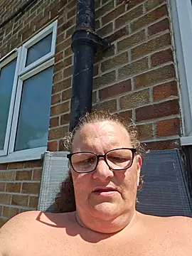 Snapshot of MissQueenBeex chatting on May 30, 2026, 1:08 pm MissQueenBeex online show from May 30, 2026, 1:08 pm