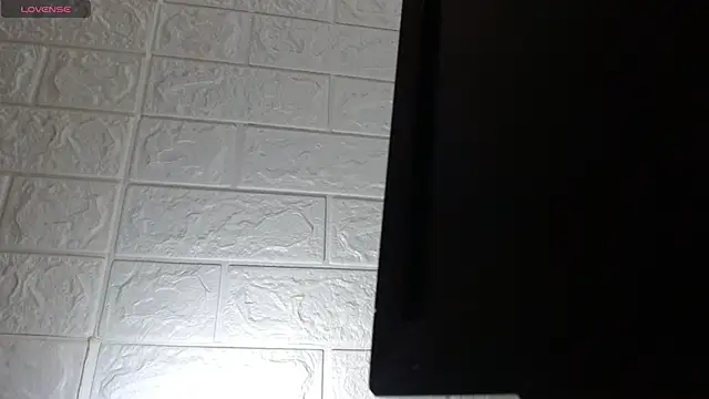 nei girl online show from February 19, 2026, 11:50 am