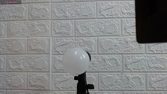 nei girl online show from March 13, 2026, 12:01 pm