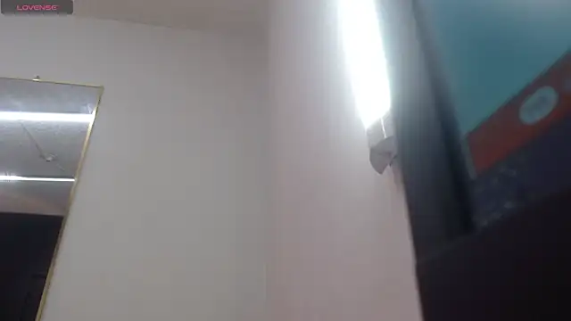 nei girl online show from April 10, 2026, 11:48 am