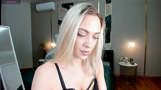  Miss Valentina  online show from March 21, 2025, 4:17 am