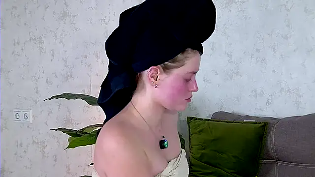 AshleyD  online show from September 20, 2025, 2:45 am