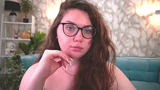 LuxSopphia online show from November 25, 2025, 8:09 pm