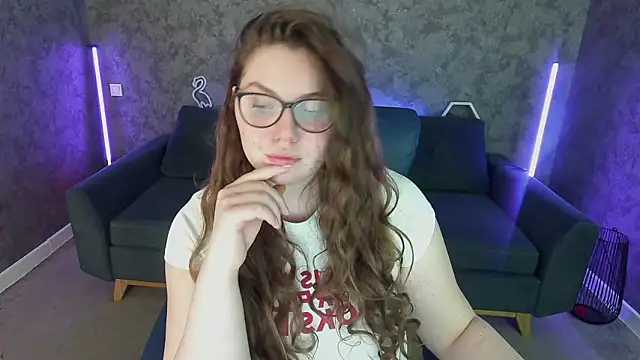 LuxSopphia online show from March 24, 2026, 8:03 pm