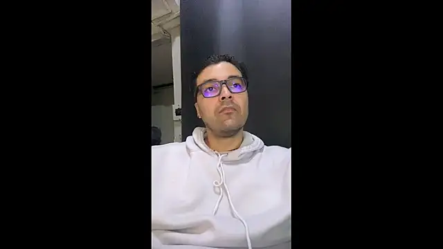 Freakydrag online show from November 19, 2025, 4:23 am