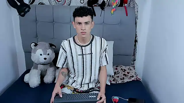 jeims hotboy online show from September 25, 2025, 12:47 am