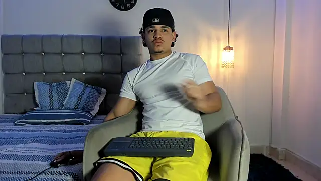 samxx muscle online show from October 20, 2025, 2:06 pm