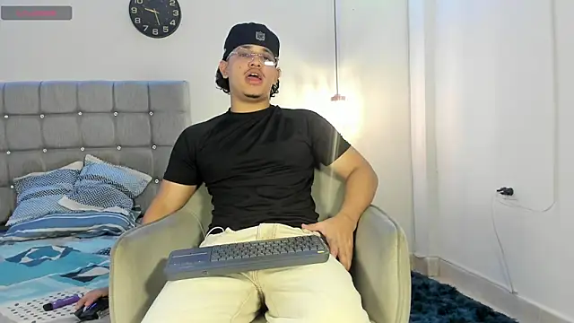 samxx muscle online show from November 15, 2025, 1:40 pm