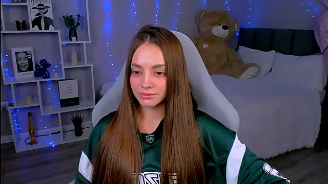 MelanieAlves online show from April 18, 2026, 8:20 pm