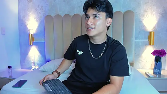 Snapshot of THE_LITTLE_LIAM chatting on December 5, 2025, 12:47 pm THE LITTLE LIAM online show from December 5, 2025, 12:47 pm