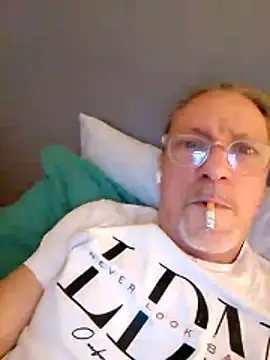 Deddyitalia3p online show from November 11, 2025, 9:59 pm