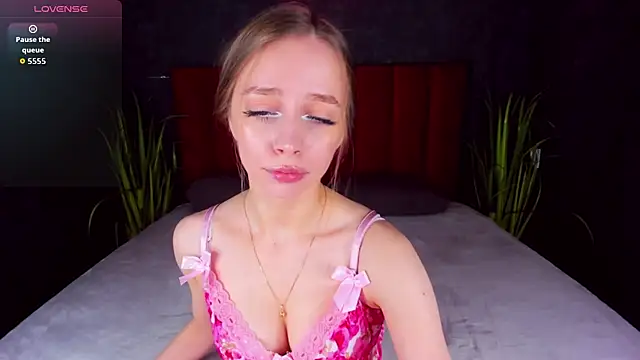 Amy Waynee online show from October 5, 2025, 4:05 pm