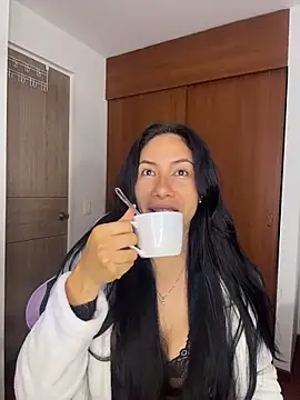 ArianaReynoldss online show from April 7, 2026, 10:48 am