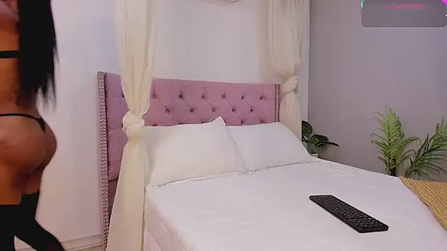 Snapshot of MelanieMiller_ chatting on November 11, 2025, 5:29 am MelanieMiller online show from November 11, 2025, 5:29 am