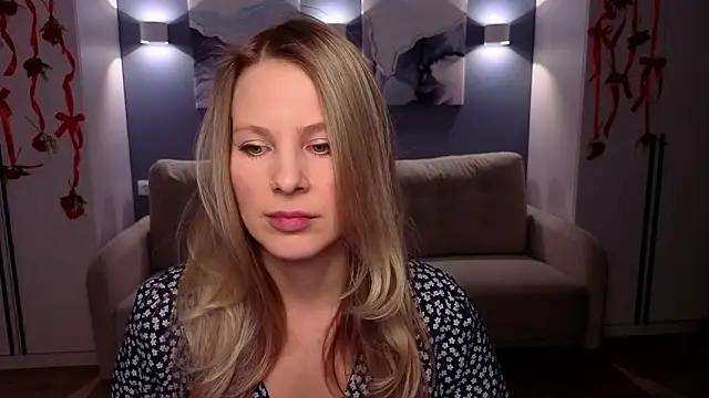 MelanieBennett online show from February 18, 2026, 6:09 am