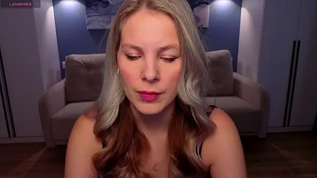 MelanieBennett online show from April 4, 2026, 6:11 am