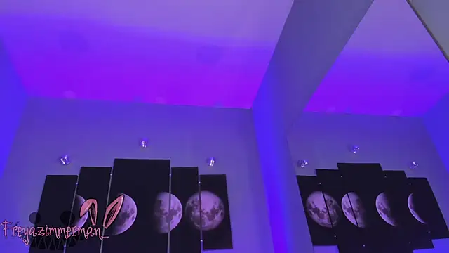 FreyaZimmerman  online show from September 28, 2025, 8:47 pm