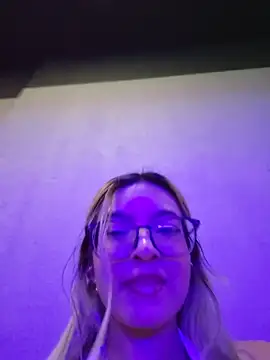 Pretty roxxyy online show from February 8, 2026, 1:36 pm