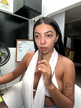 ImAshley1 online show from October 4, 2025, 2:04 pm